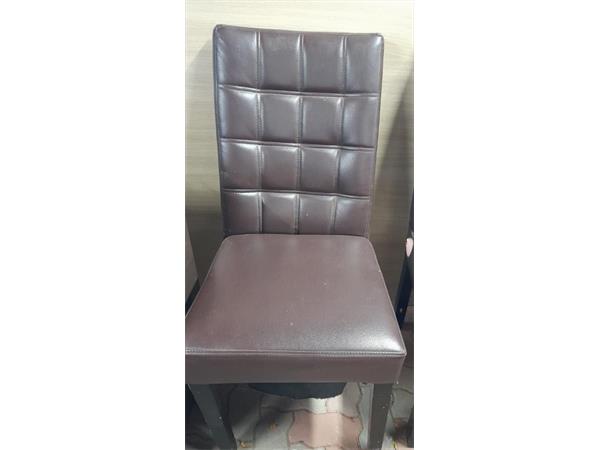 ~/upload/Lots/51495/vihj52cyneobc/Lot 051 Leather Chair (a)_t600x450.jpg